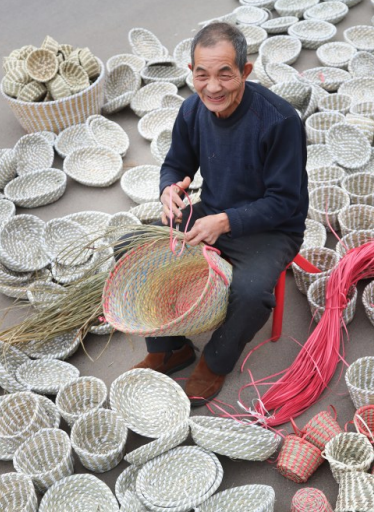 传承草编工艺 留住乡愁记忆_寿光新闻_新闻中心_中国寿光网