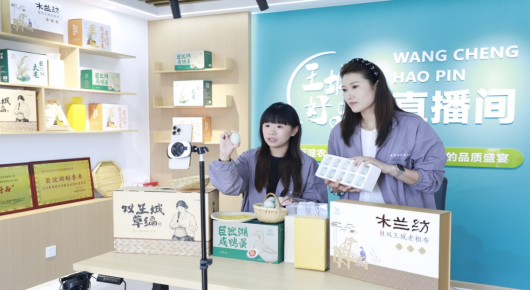小屏幕连通大市场